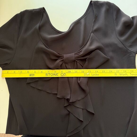 Black V-neck and large front bow, Blouse - Picture 3 of 7